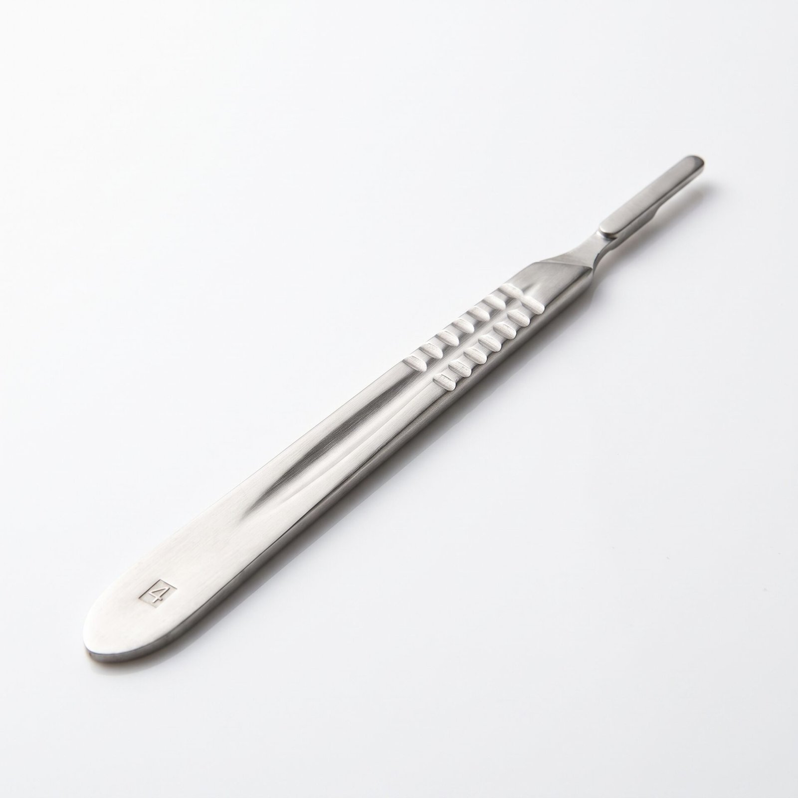 Stainless steel scalpel handle No. 4 – VivaMedix